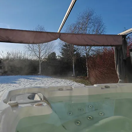 Strefa Zen Z Jacuzzi I Basenem Daire